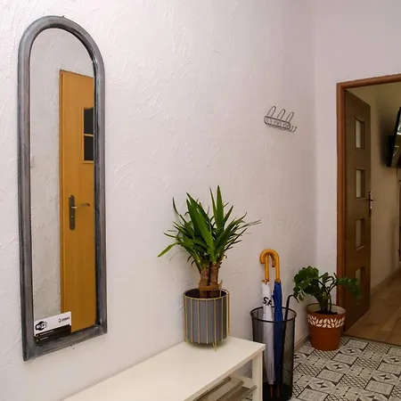 Maya's Flats & 19 & 20 - Ogarna