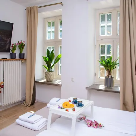 Maya's Flats & 19 & 20 - Ogarna