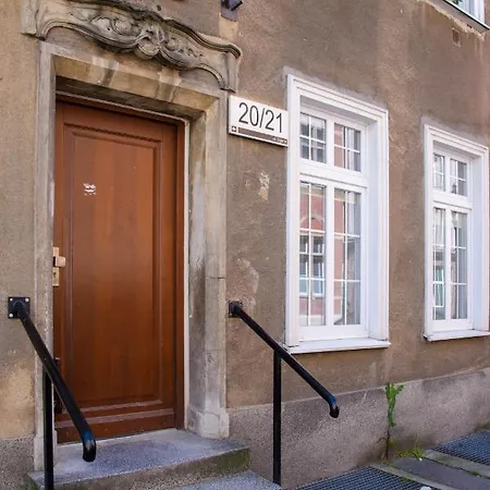 Maya's Flats & 19 & 20 - Ogarna Apartment