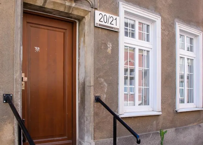 Maya's Flats & 19 & 20 - Ogarna